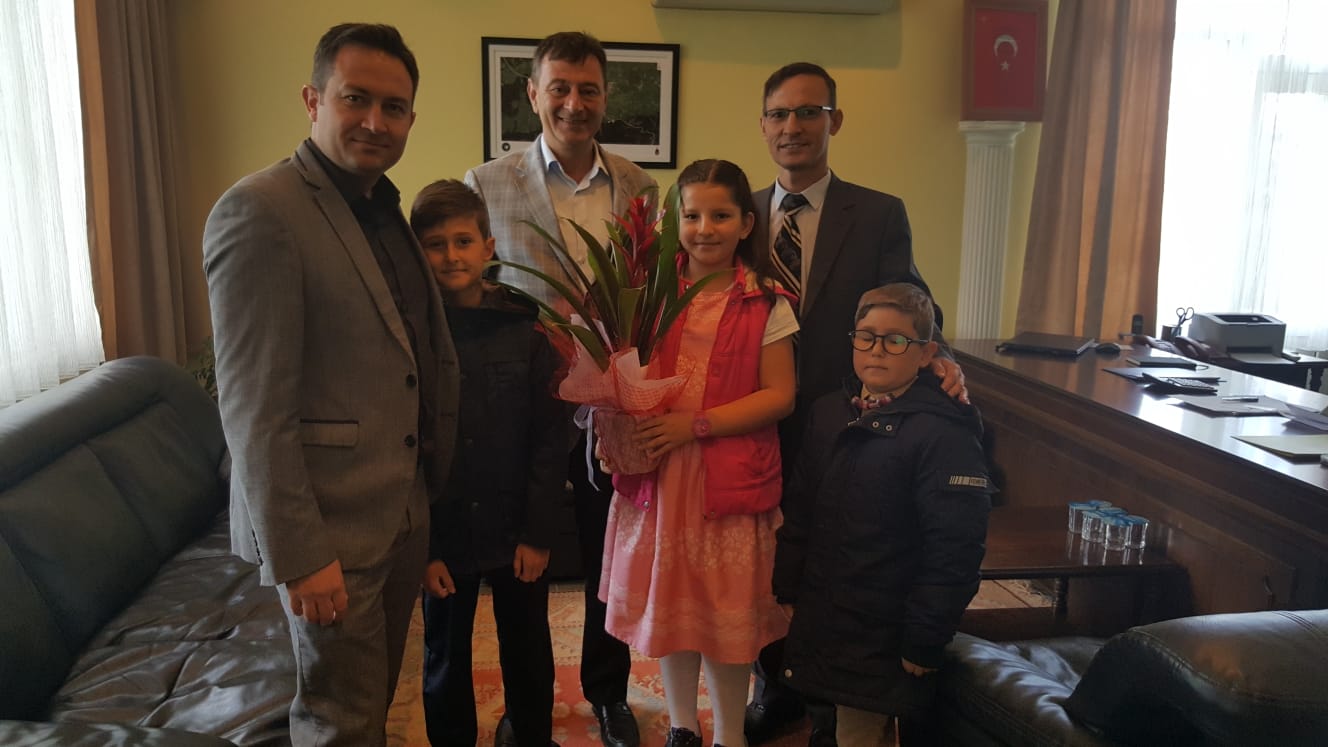 BAŞKANIMIZ VEYSEL ACAR MAKAM KOLTUĞUNU ÇOCUKLARA DEVRETTİ.