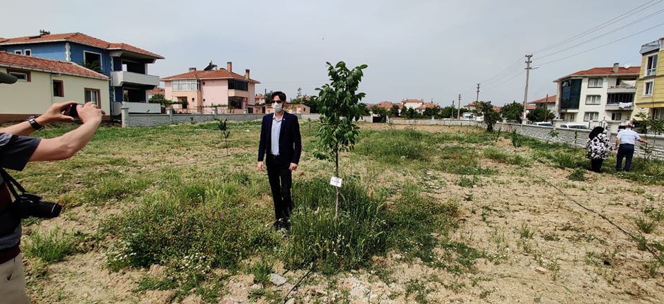 YENİCE BELEDİYESİNDEN BİR İLK DAHA  SAĞLIK ÇALIŞANLARI HATIRA FİDANLIĞI